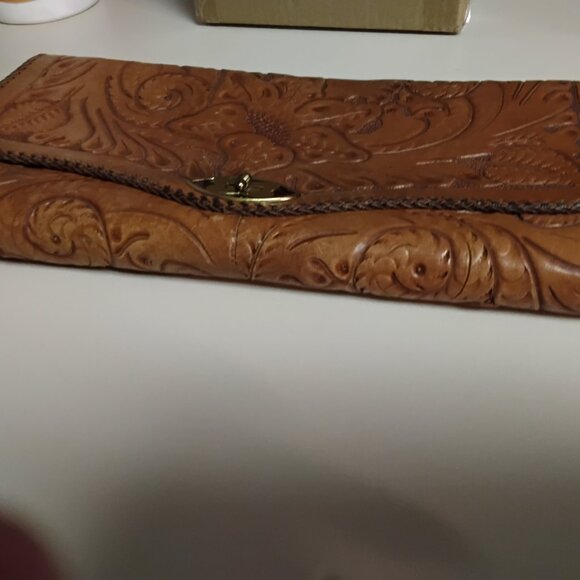 selling an engraved leather purse - Picture 2 of 3